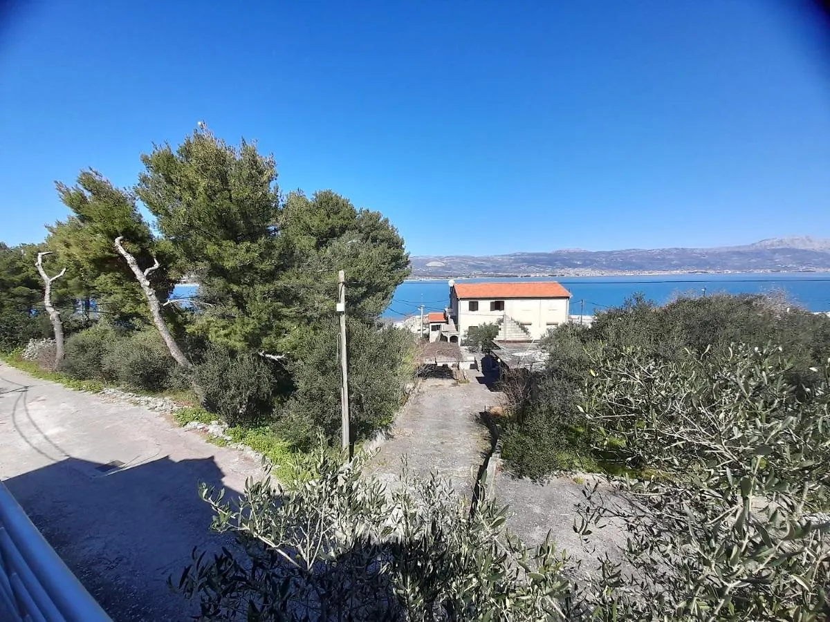 Guest house Apartments Lucija Arbanija