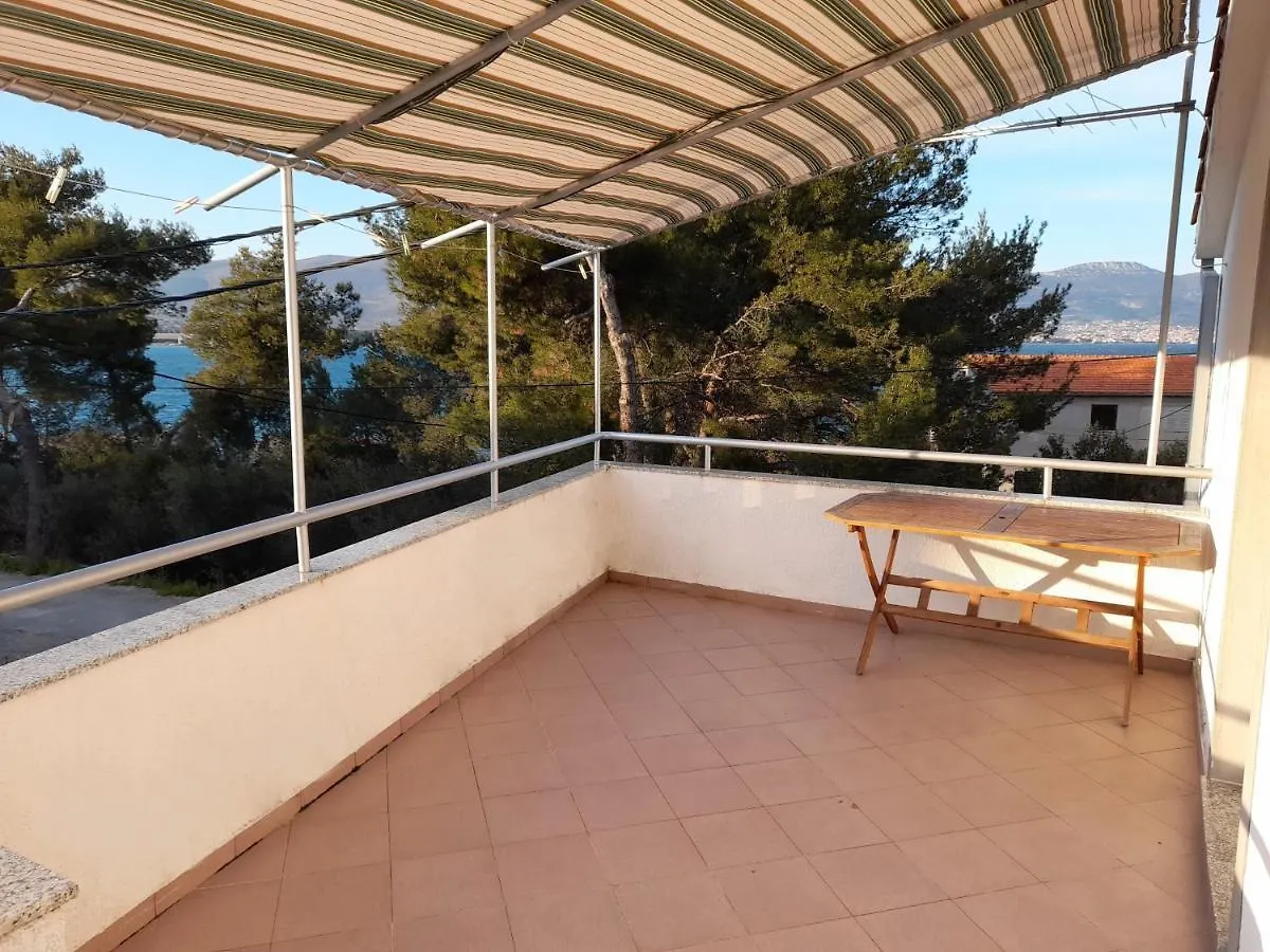 Apartments Lucija Arbanija Guest house