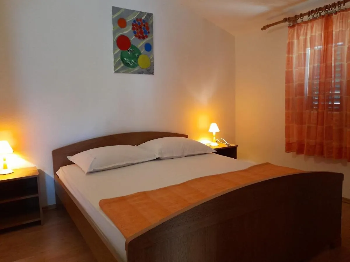 Apartments Lucija Arbanija