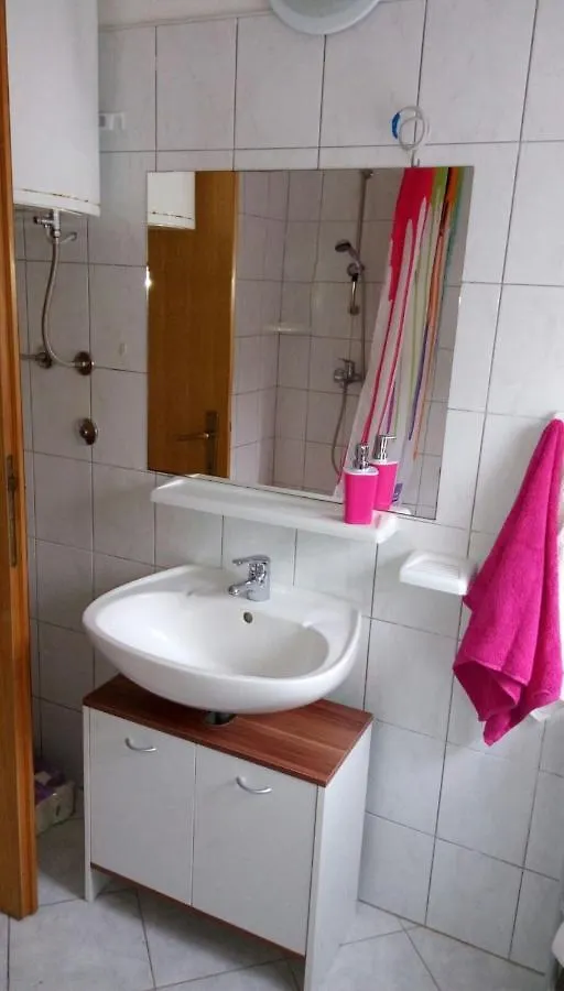 Guest house Apartments Lucija Arbanija Croatia