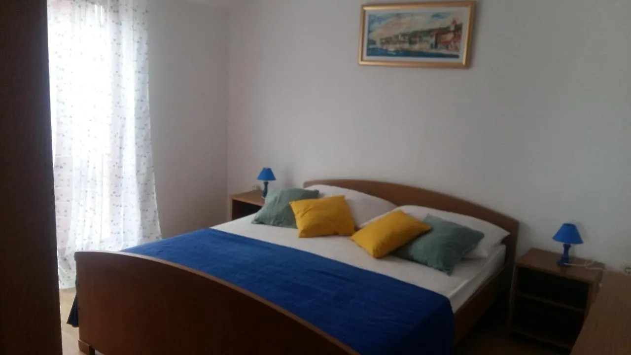 Apartments Lucija Arbanija