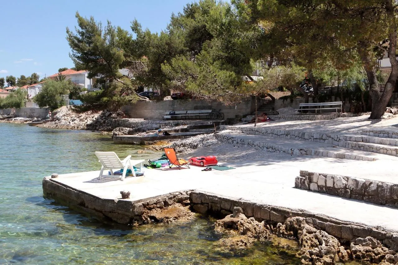 Guest house Apartments Lucija Arbanija Croatia
