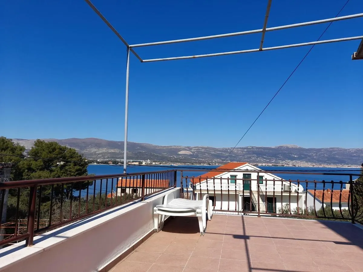 Apartments Lucija Arbanija Guest house