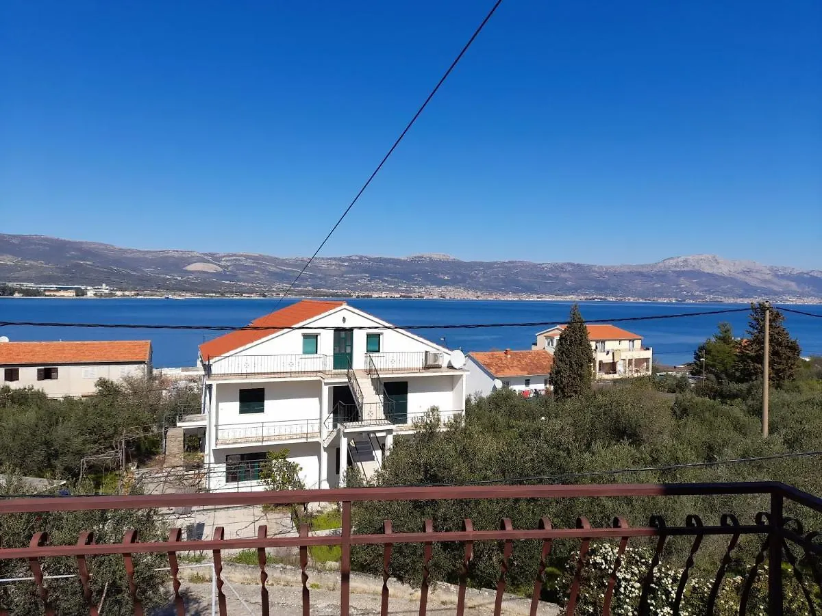 Guest house Apartments Lucija Arbanija Croatia