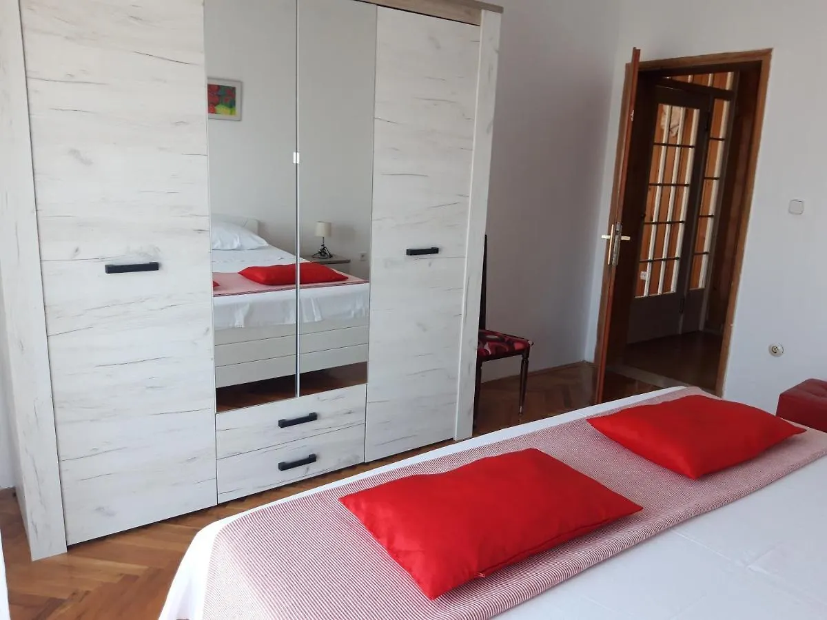 Apartments Lucija Arbanija