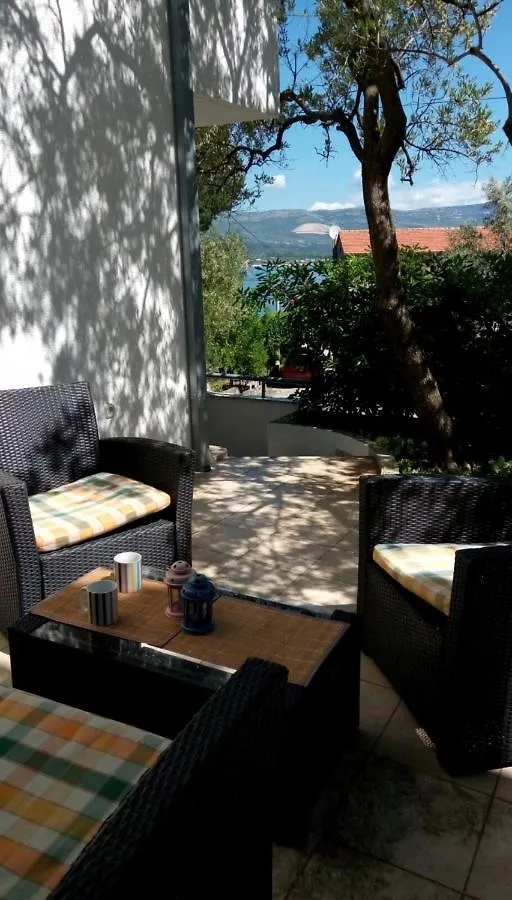 Apartments Lucija Arbanija