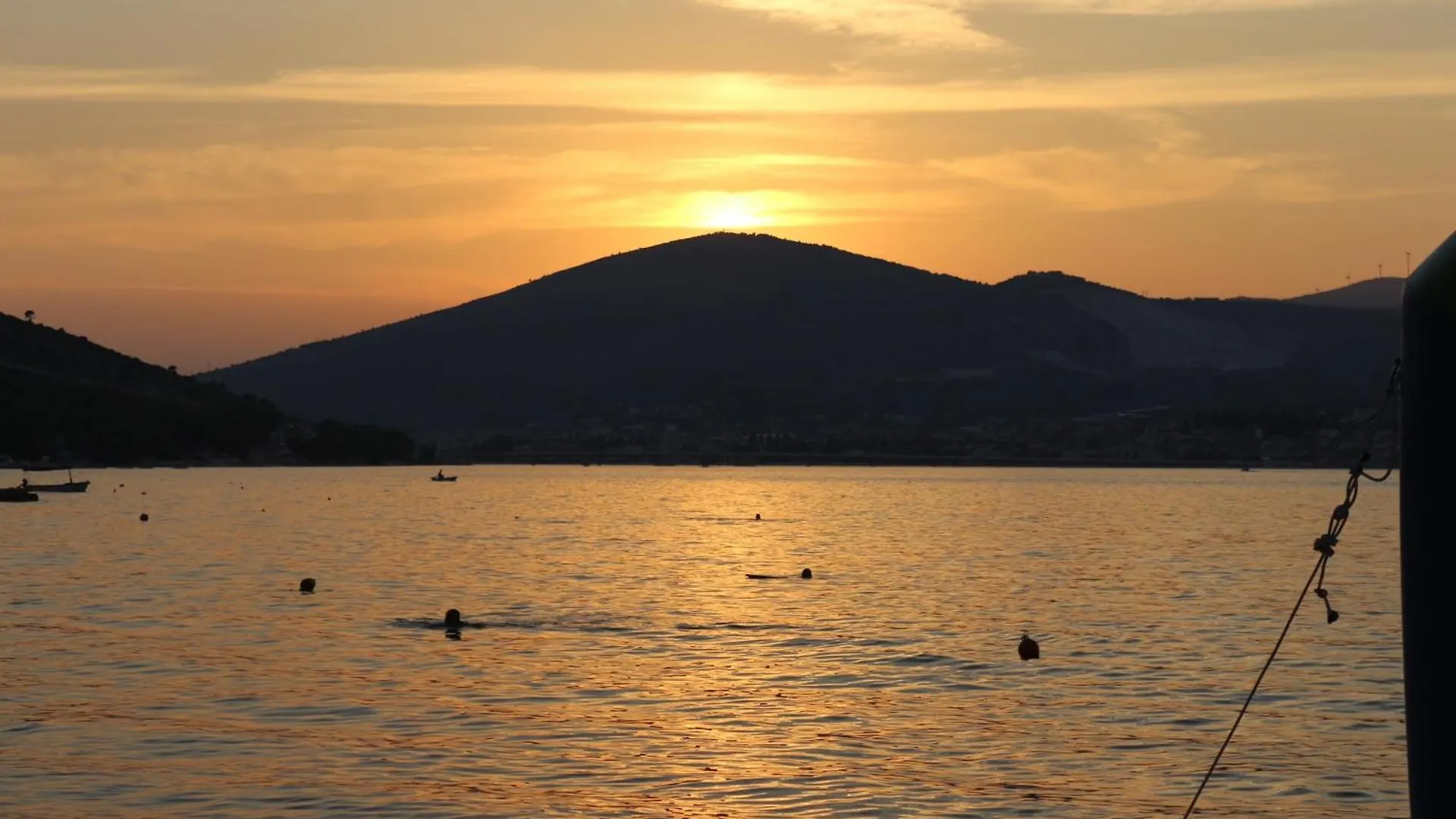 Guest house Apartments Lucija Arbanija