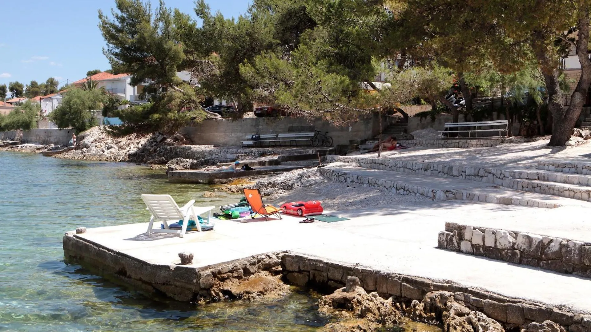 Guest house Apartments Lucija Arbanija