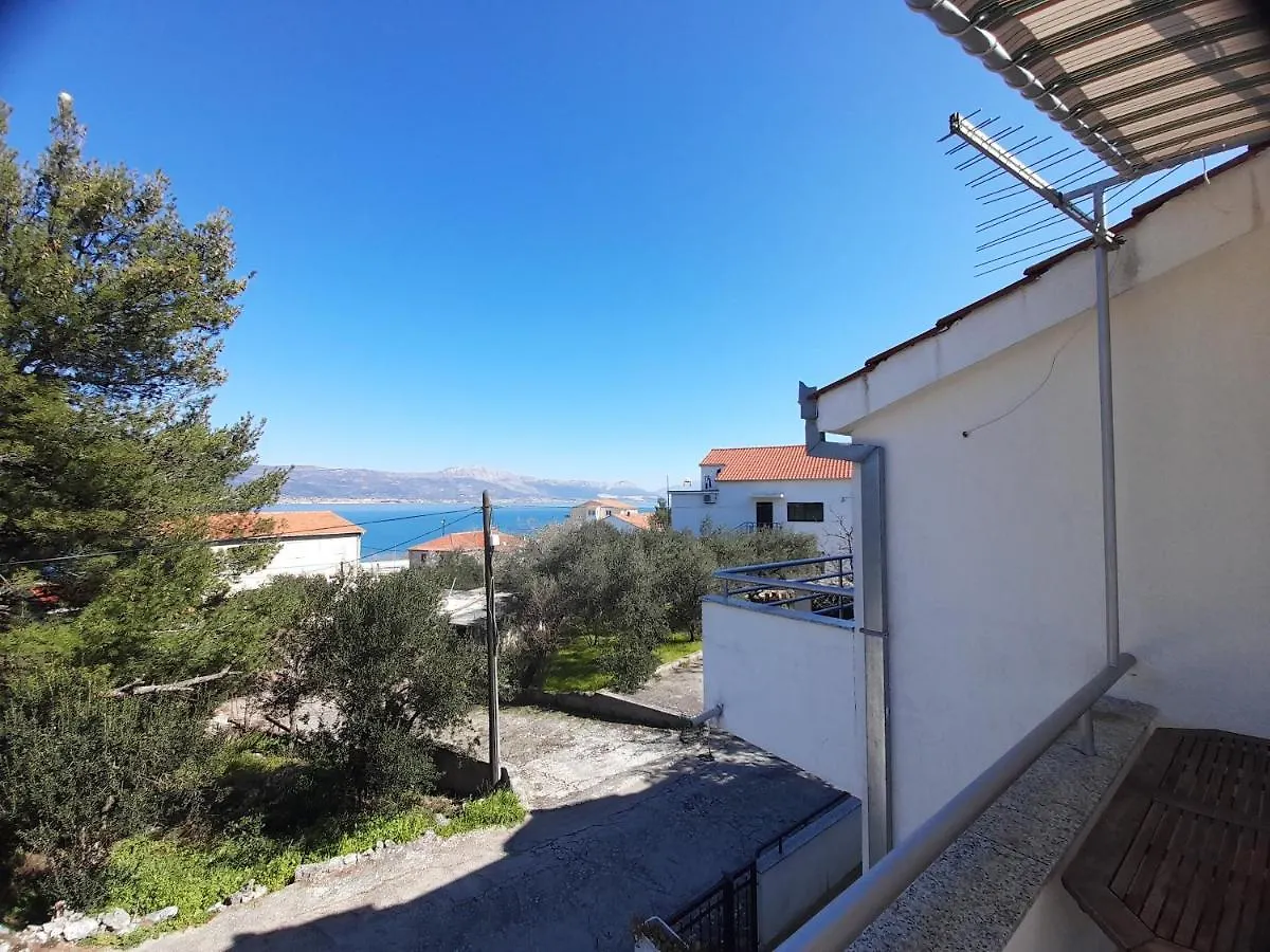 Apartments Lucija Arbanija 0*,