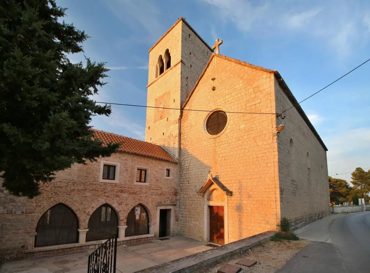 Apartments Lucija Arbanija
